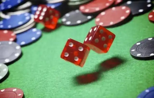 Tangkapan layar proses deposit aplikasi lapakzeus menampilkan opsi DANA, OVO, GoPay, QRIS